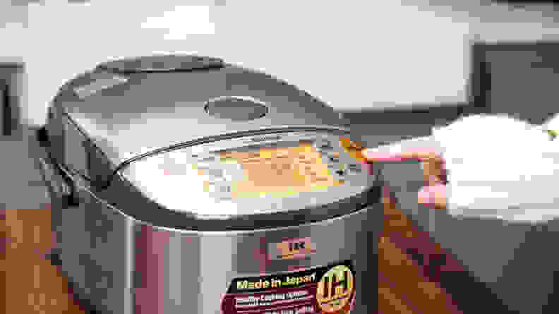 The display screen on a Zojirushi rice cooker.